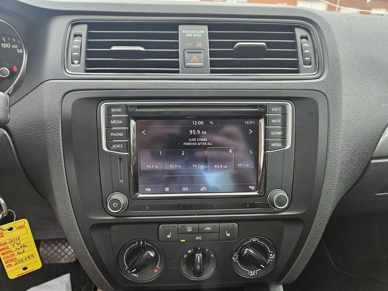 2016 Volkswagen Jetta Trendline Photo