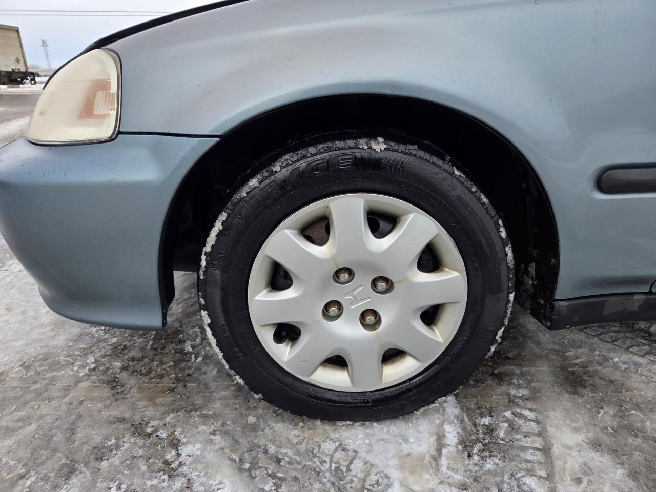 1999 Honda Civic LX, SEDAN, AUTO, ONLY 184KMS, RUNS WELL, AS IS Photo