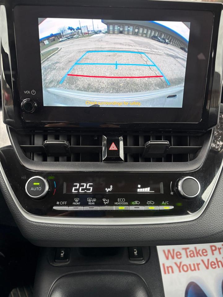 2023 Toyota Corolla LE Photo