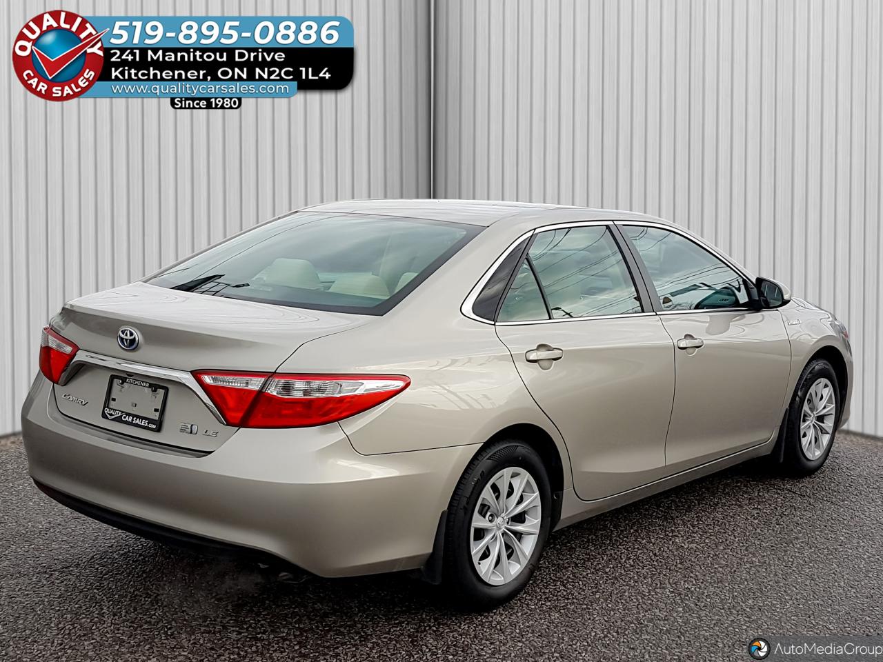 2016 Toyota Camry LE HYBRID *ONLY 70,000 KM* Photo3
