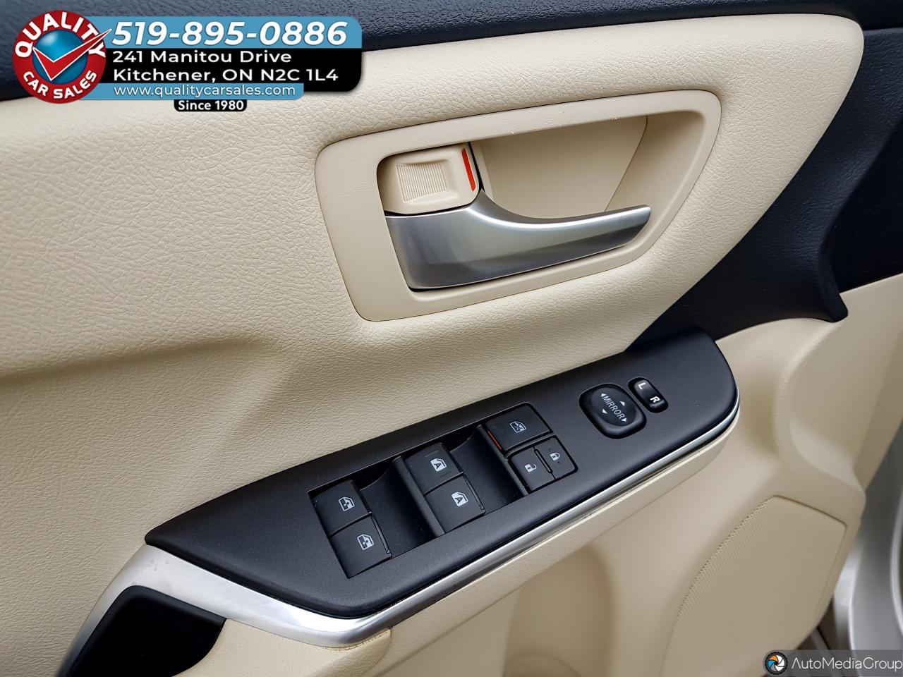 2016 Toyota Camry LE HYBRID *ONLY 70,000 KM* Photo