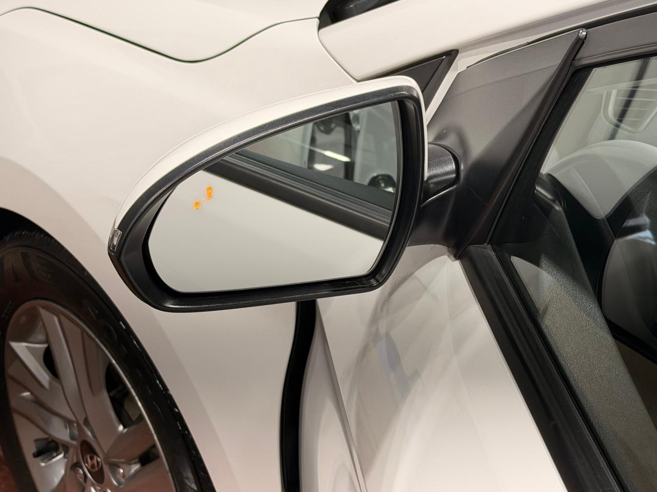 2019 Hyundai Elantra Preferred+Camera+ApplePlay+Blind Spot+LOW KMS! Photo110