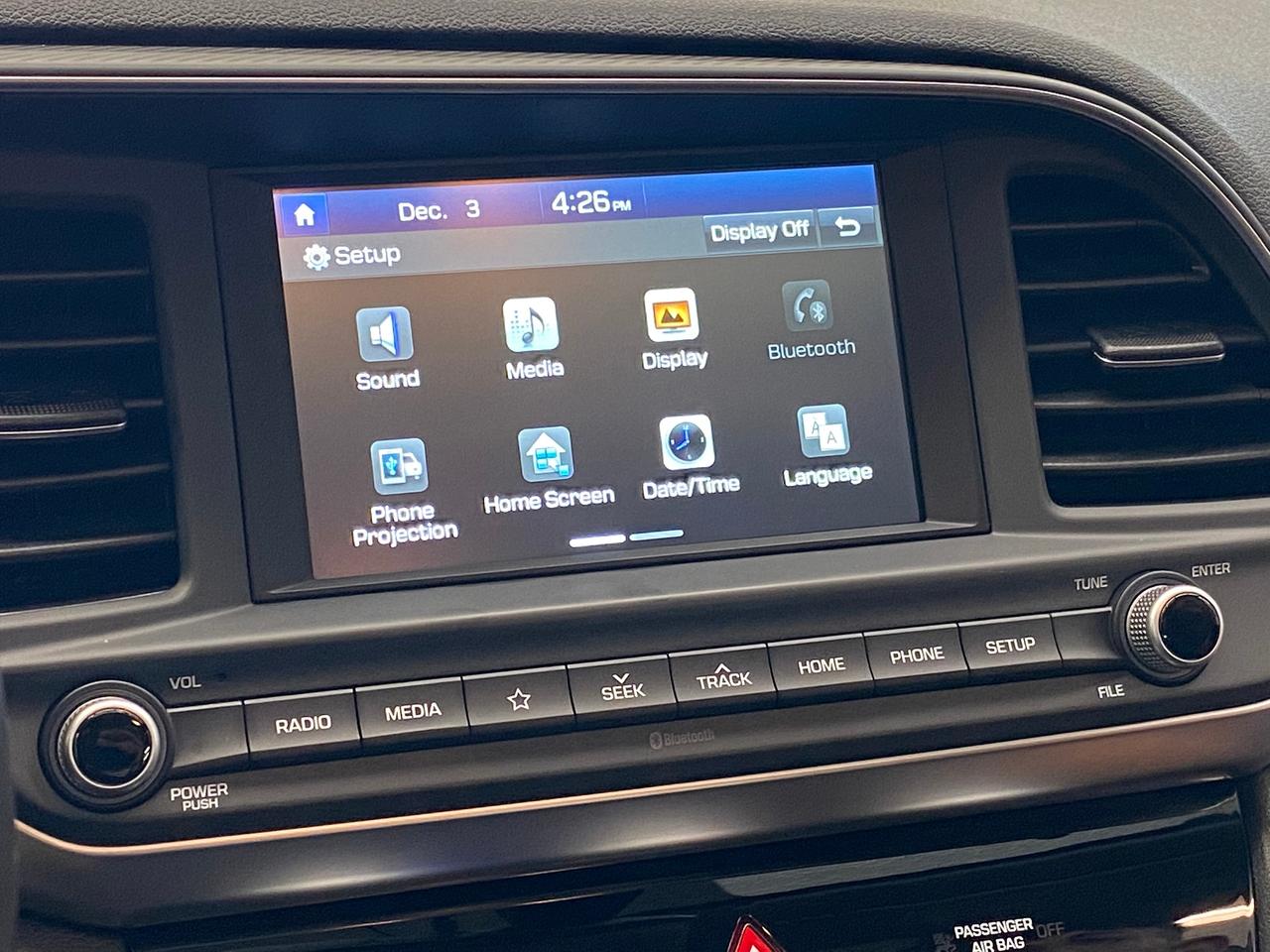 2019 Hyundai Elantra Preferred+Camera+ApplePlay+Blind Spot+LOW KMS! Photo