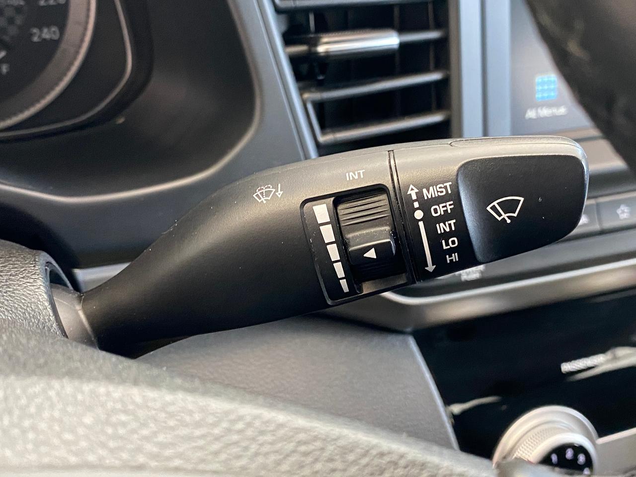2019 Hyundai Elantra Preferred+Camera+ApplePlay+Blind Spot+LOW KMS! Photo