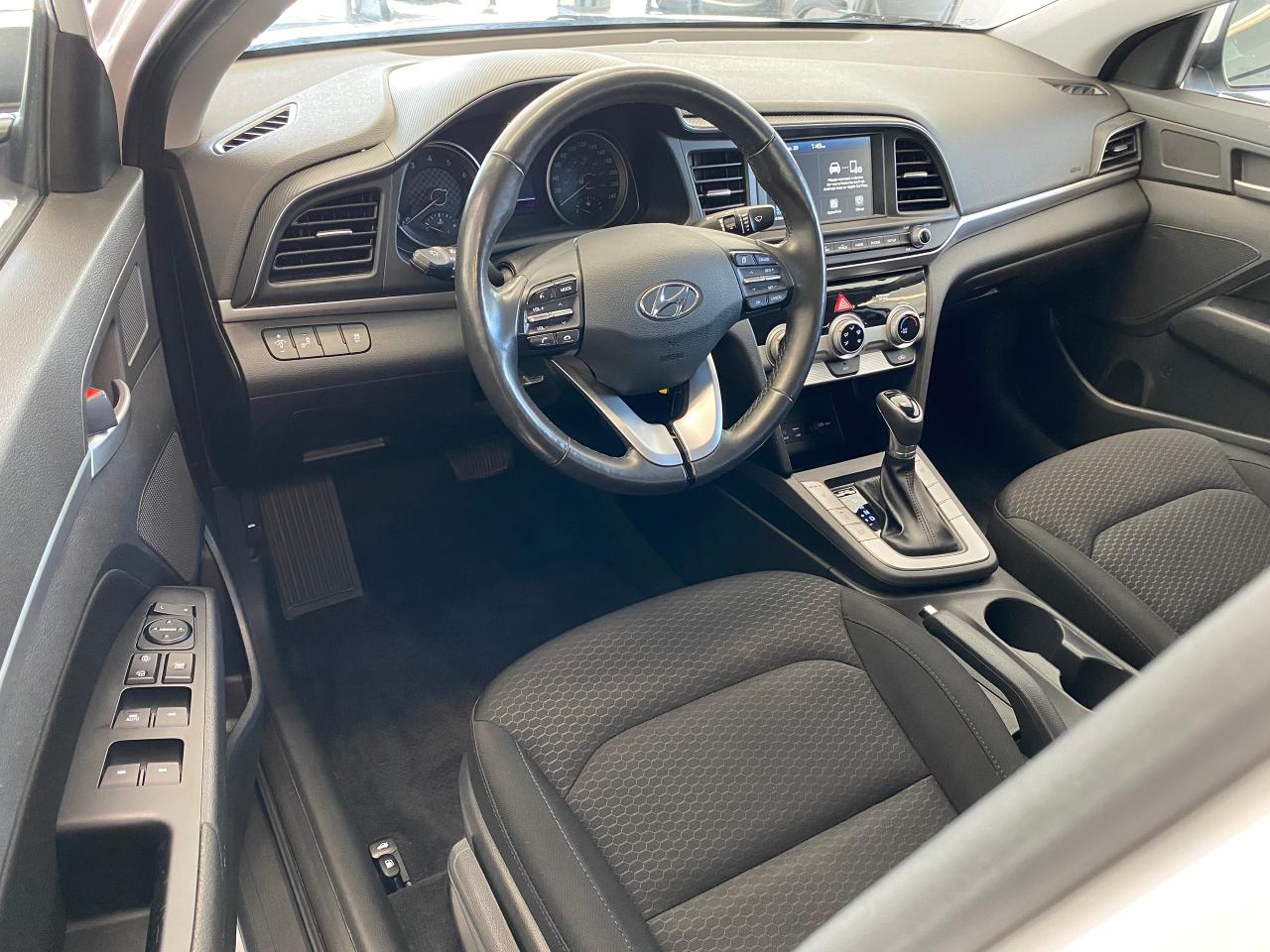 2019 Hyundai Elantra Preferred+Camera+ApplePlay+Blind Spot+LOW KMS! Photo