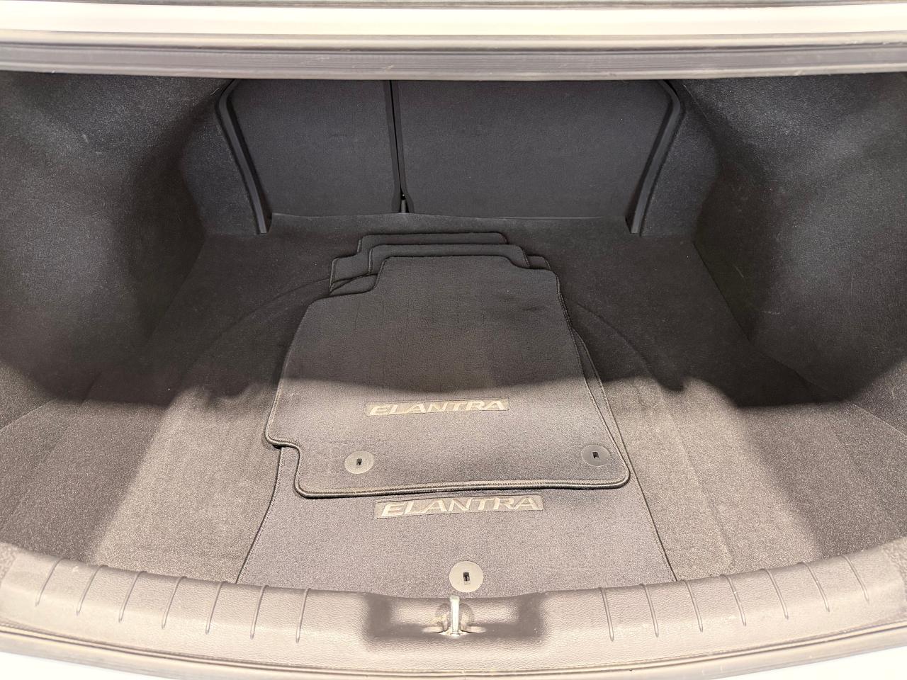 2019 Hyundai Elantra Preferred+Camera+ApplePlay+Blind Spot+LOW KMS! Photo80