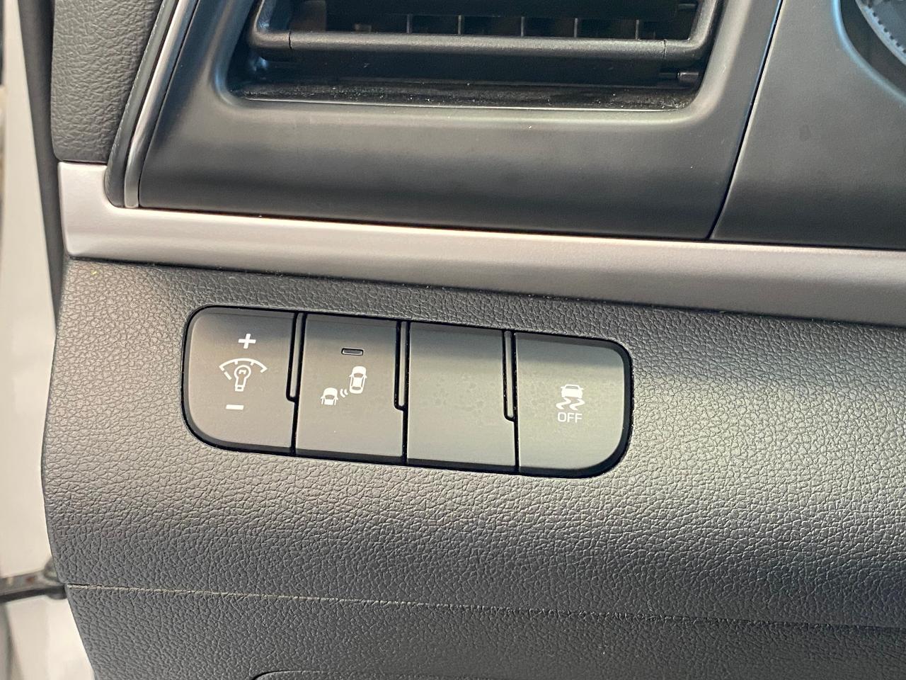 2019 Hyundai Elantra Preferred+Camera+ApplePlay+Blind Spot+LOW KMS! Photo104