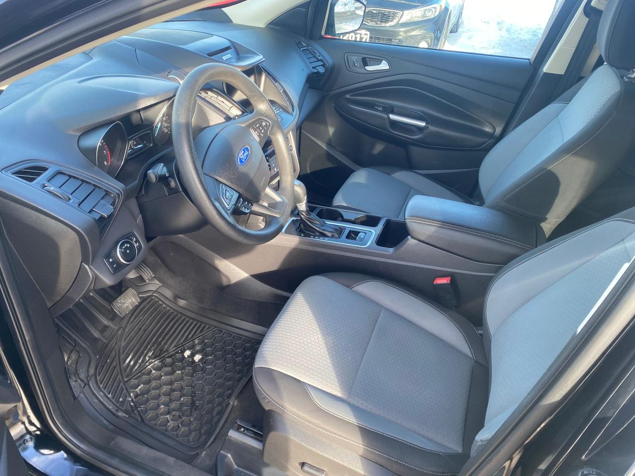 2017 Ford Escape SE Photo