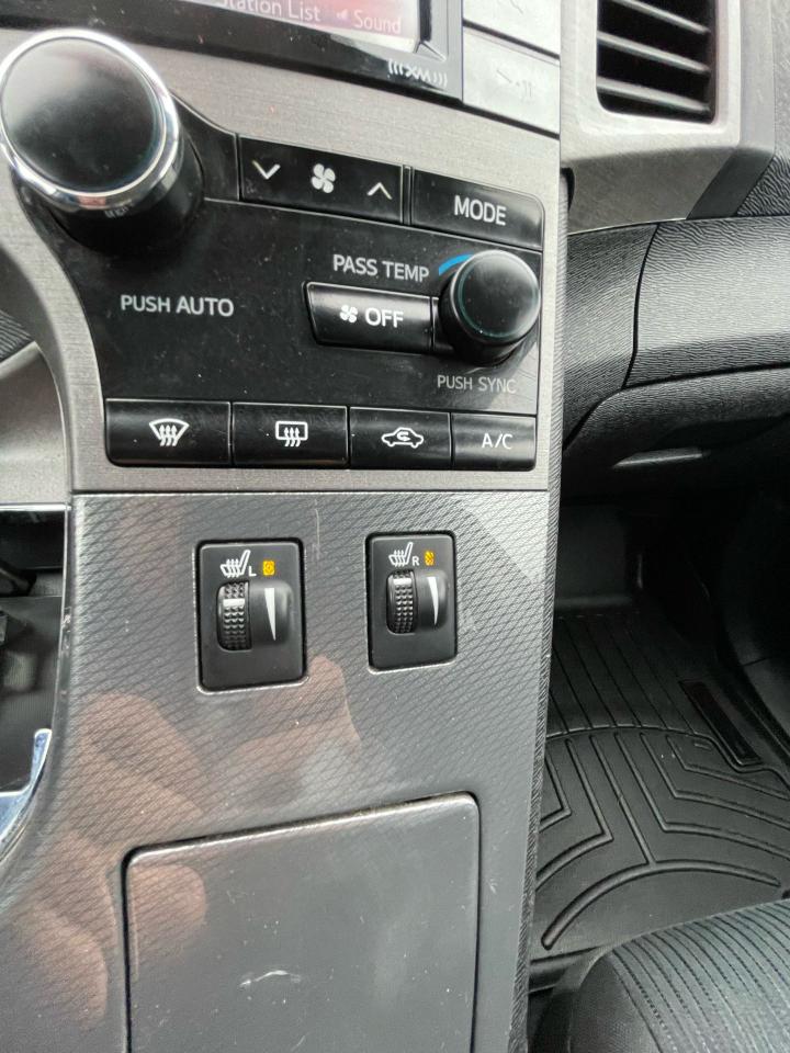 2016 Toyota Venza XLE Photo