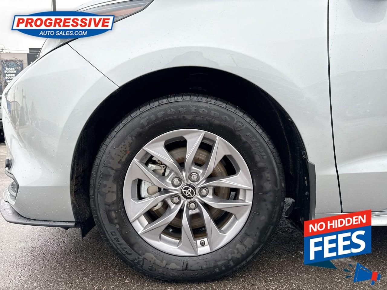 2025 Toyota Sienna LE 8-Passenger Photo