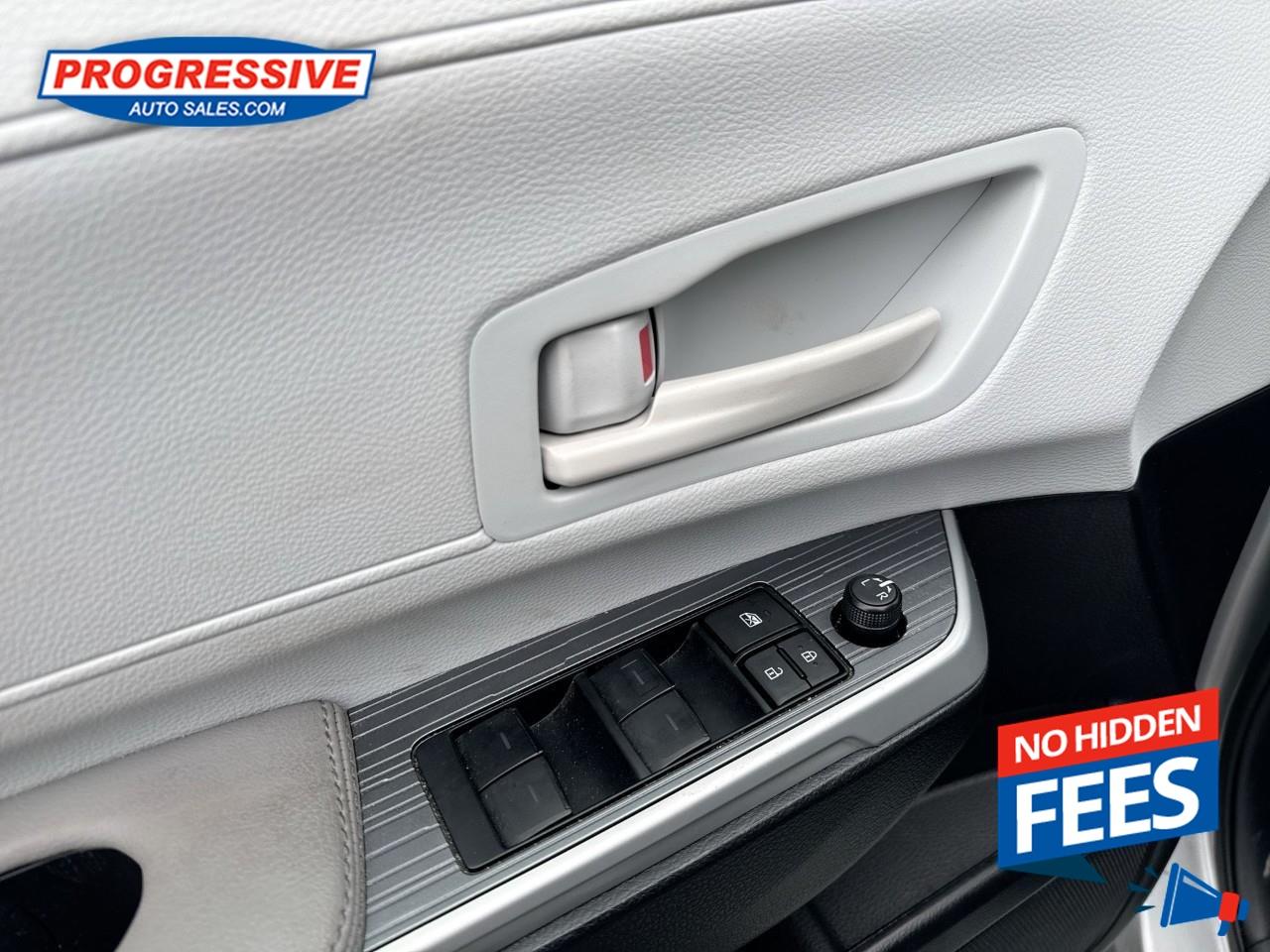 2025 Toyota Sienna LE 8-Passenger Photo