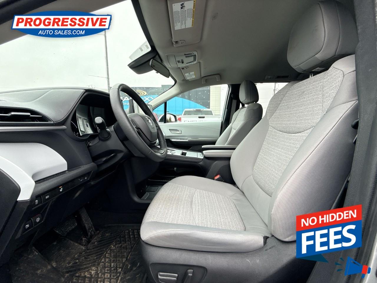 2025 Toyota Sienna LE 8-Passenger Photo