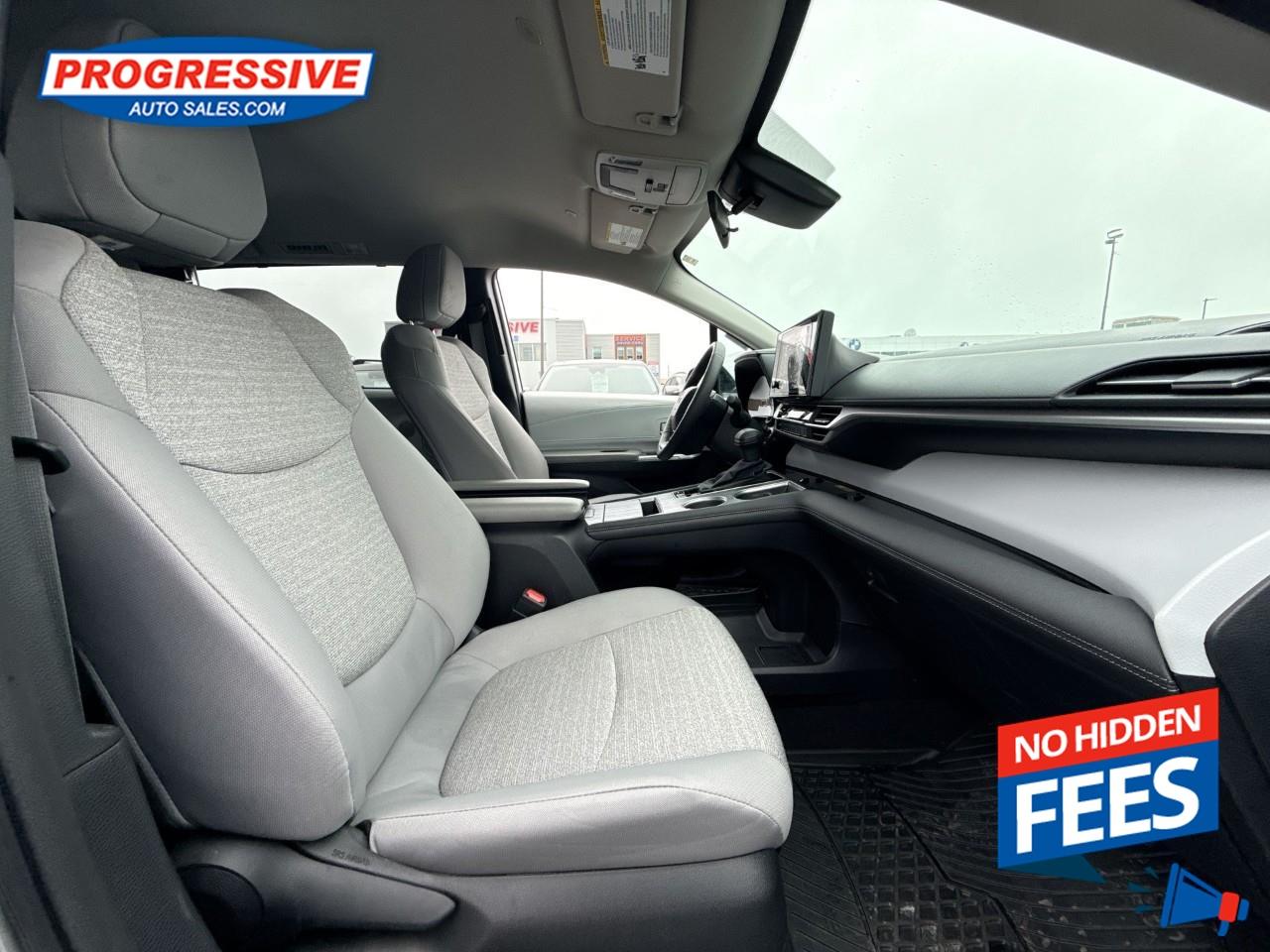 2025 Toyota Sienna LE 8-Passenger Photo