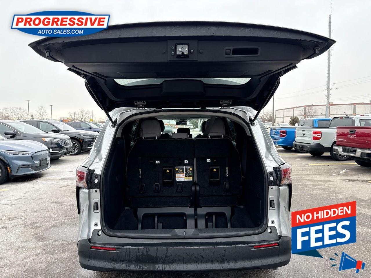 2025 Toyota Sienna LE 8-Passenger Photo