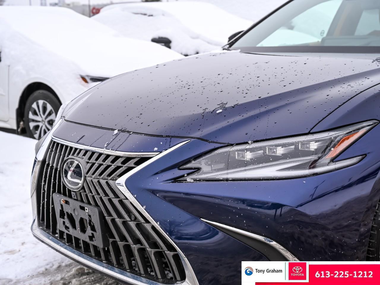 2024 Lexus ES 300 h Photo