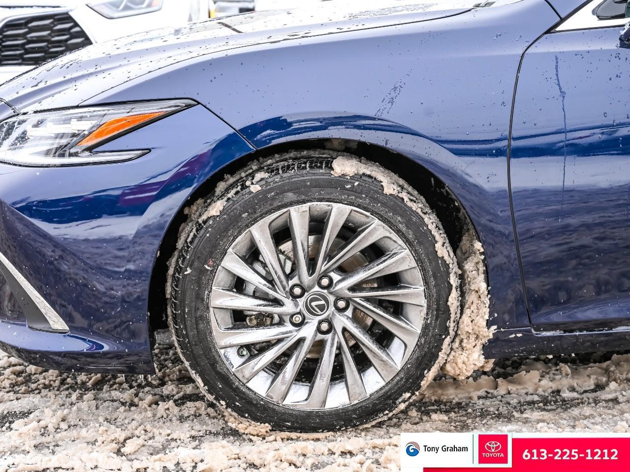 2024 Lexus ES 300 h Photo