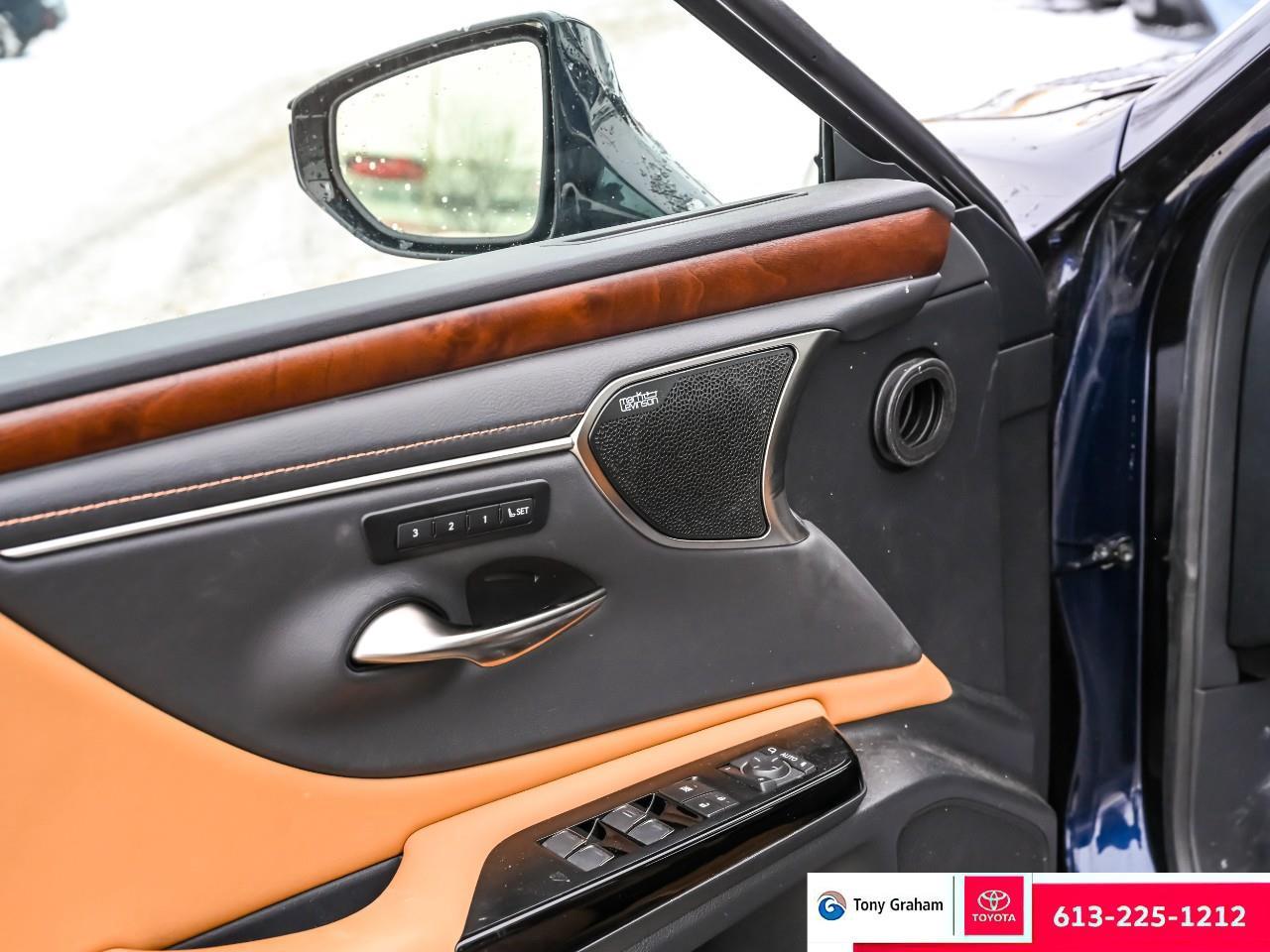 2024 Lexus ES 300 h Photo