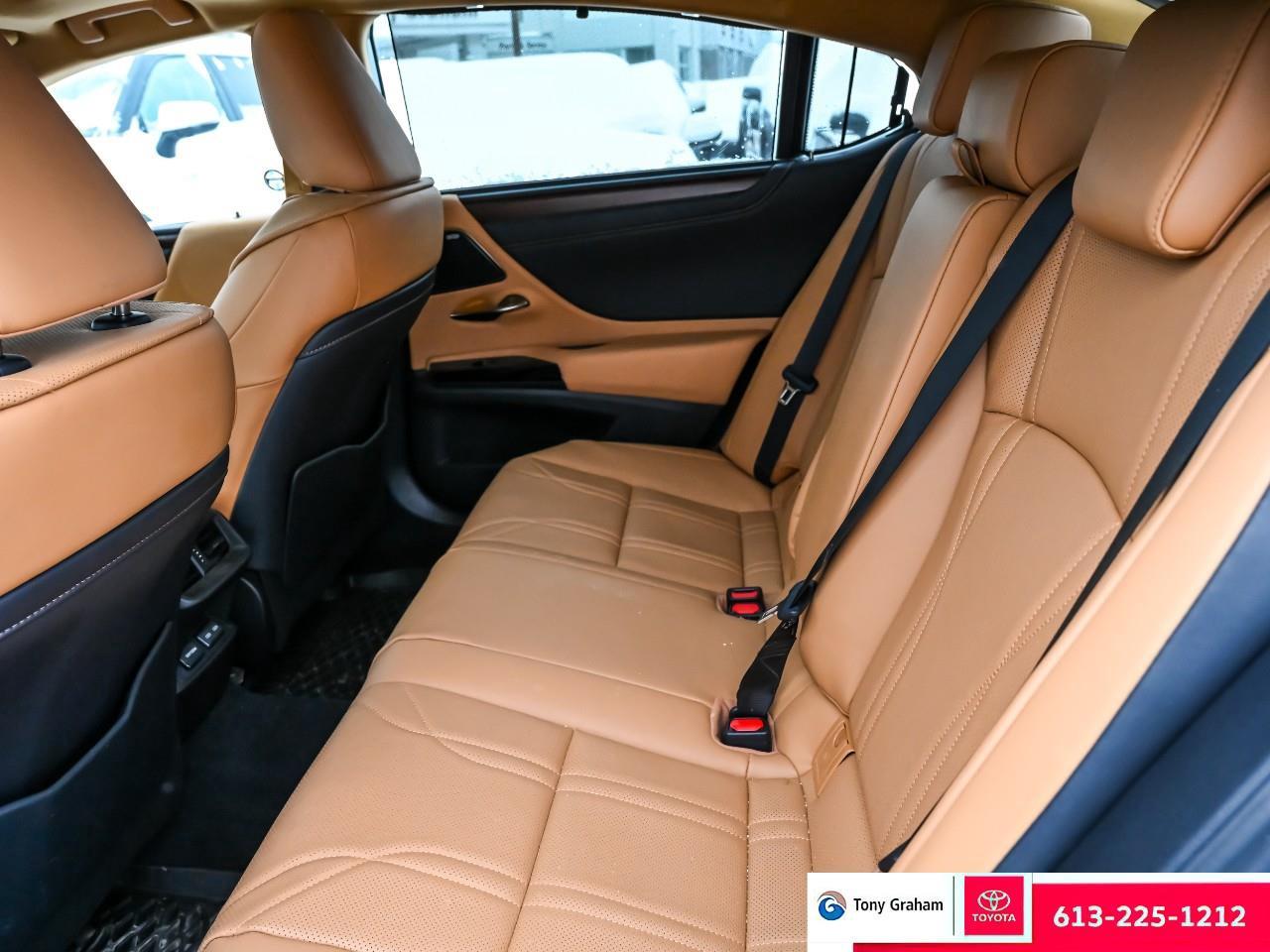 2024 Lexus ES 300 h Photo