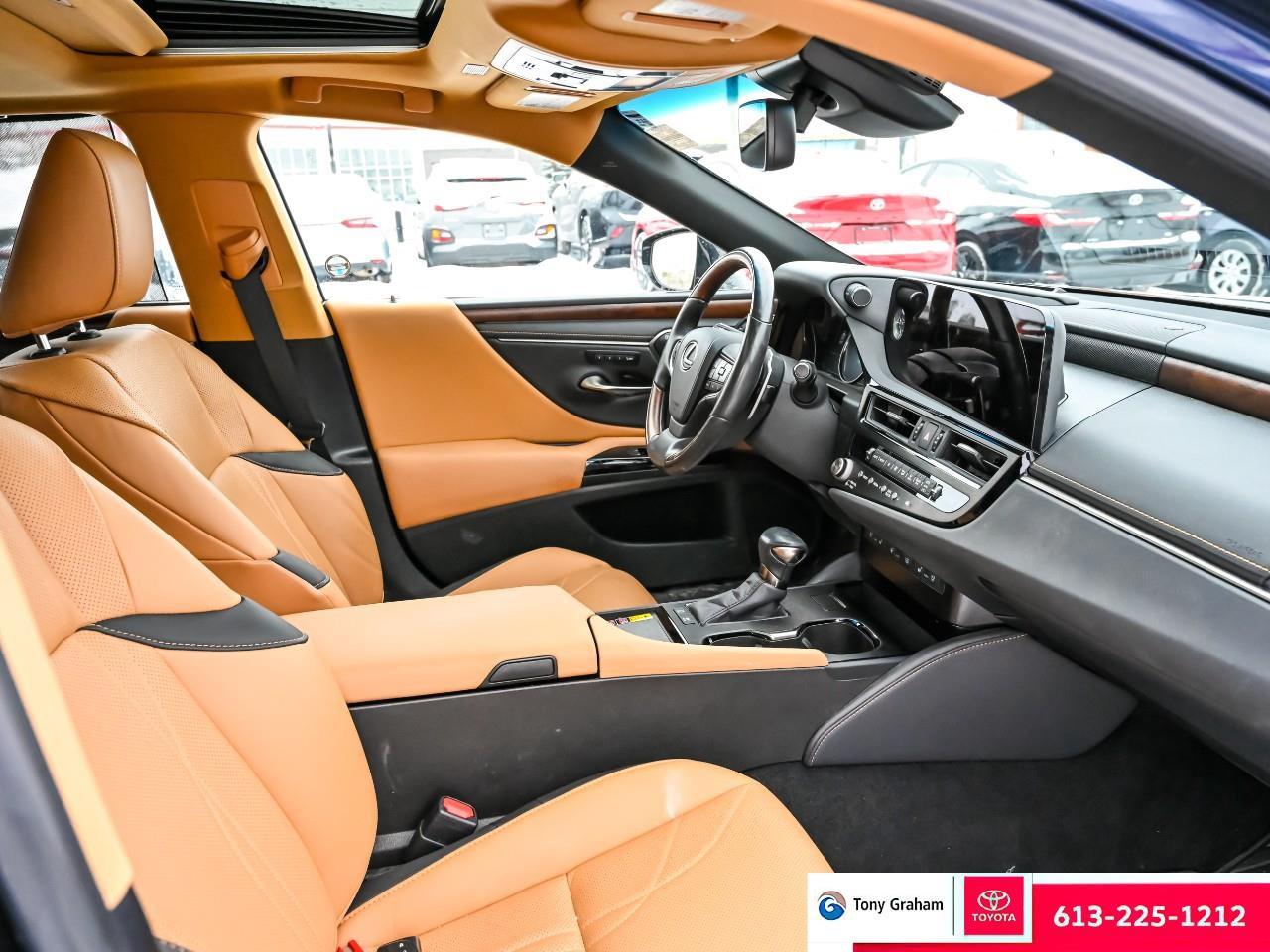 2024 Lexus ES 300 h Photo