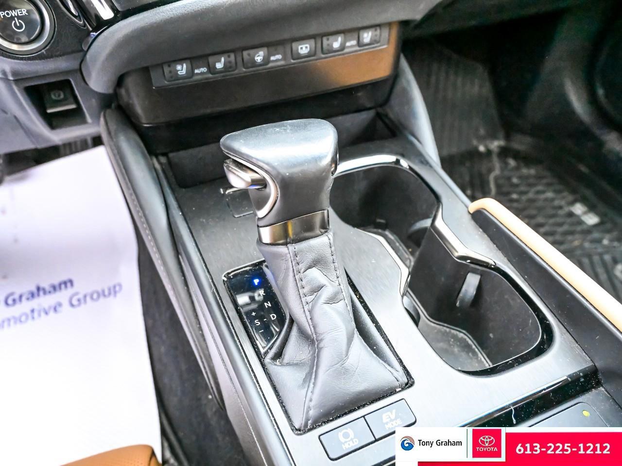 2024 Lexus ES 300 h Photo