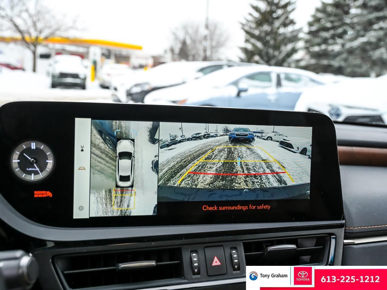 2024 Lexus ES 300 h Photo