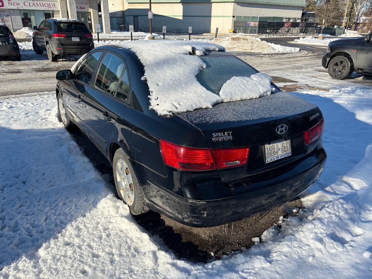 2010 Hyundai Sonata GL Photo2