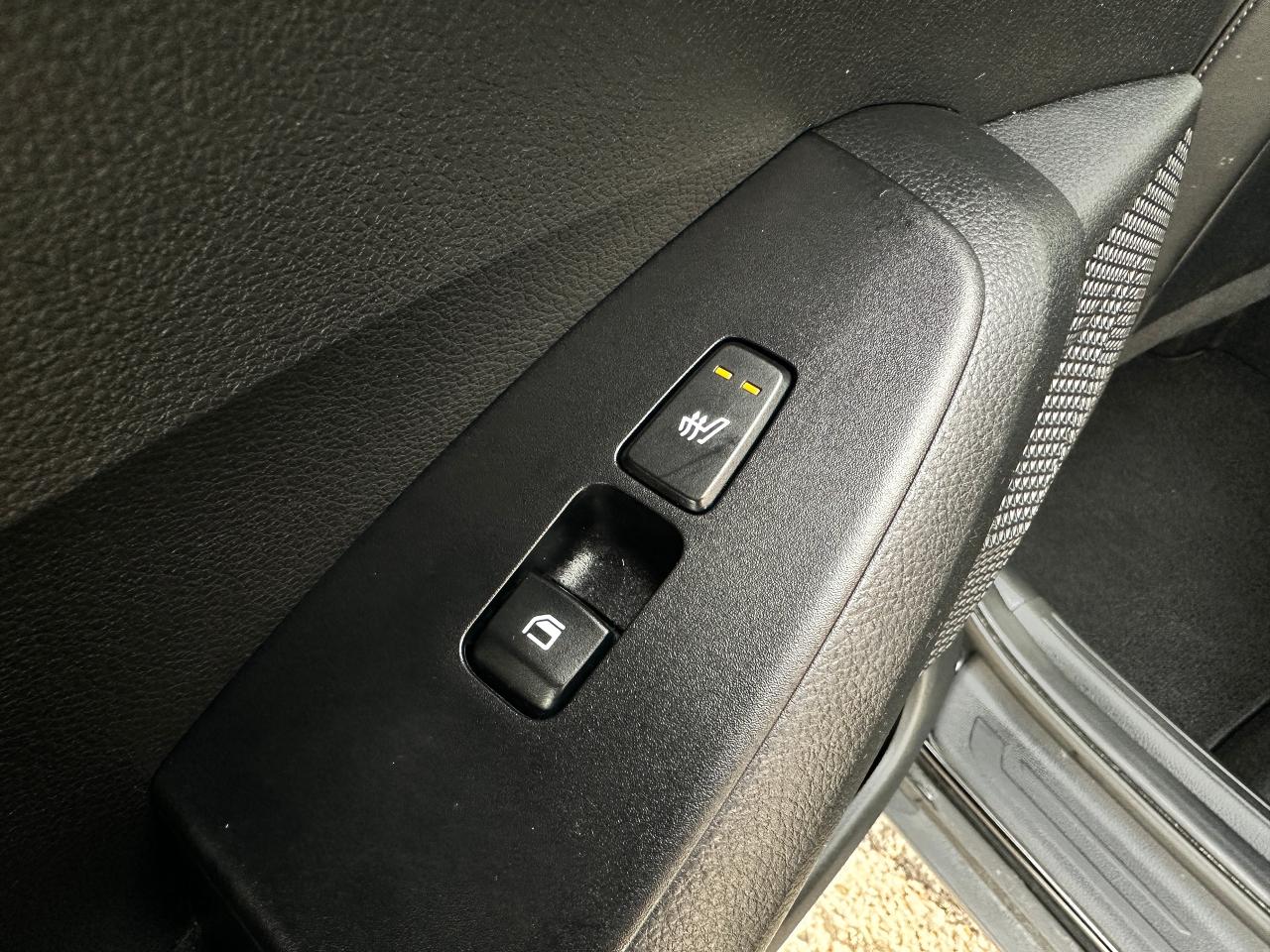 2021 Kia Seltos SX-Turbo AWD HTD/CLD-LTHR Sunroof NAV BackupCam XM Photo