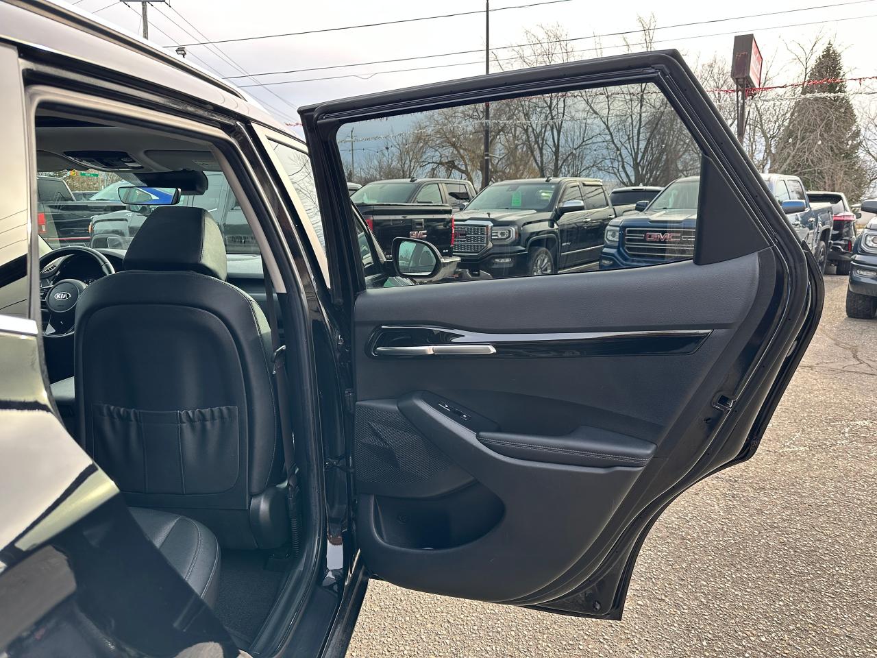 2021 Kia Seltos SX-Turbo AWD HTD/CLD-LTHR Sunroof NAV BackupCam XM Photo