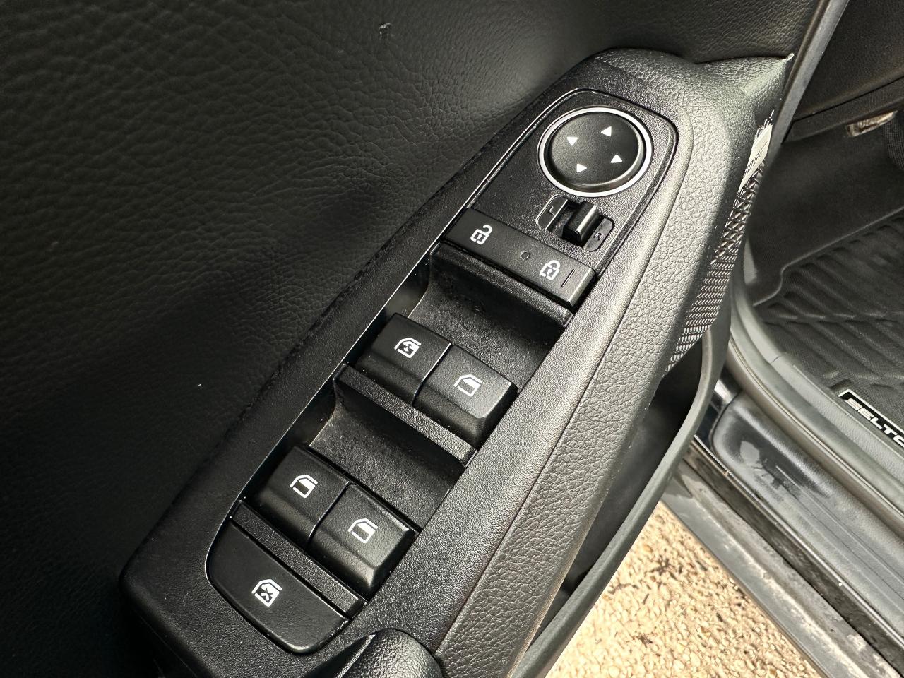 2021 Kia Seltos SX-Turbo AWD HTD/CLD-LTHR Sunroof NAV BackupCam XM Photo