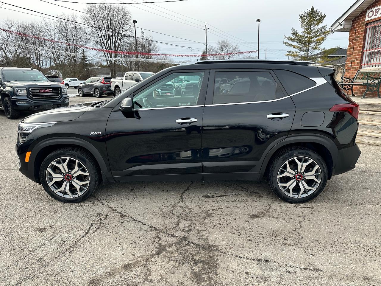 2021 Kia Seltos SX-Turbo AWD HTD/CLD-LTHR Sunroof NAV BackupCam XM Photo2