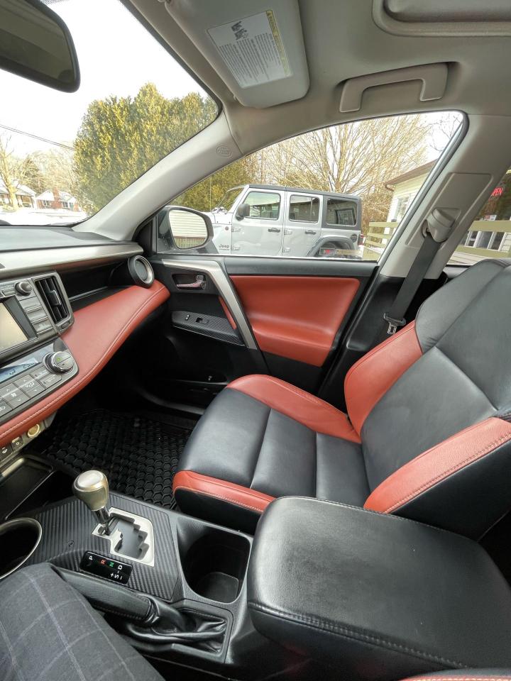2015 Toyota RAV4 LIMITED  Photo