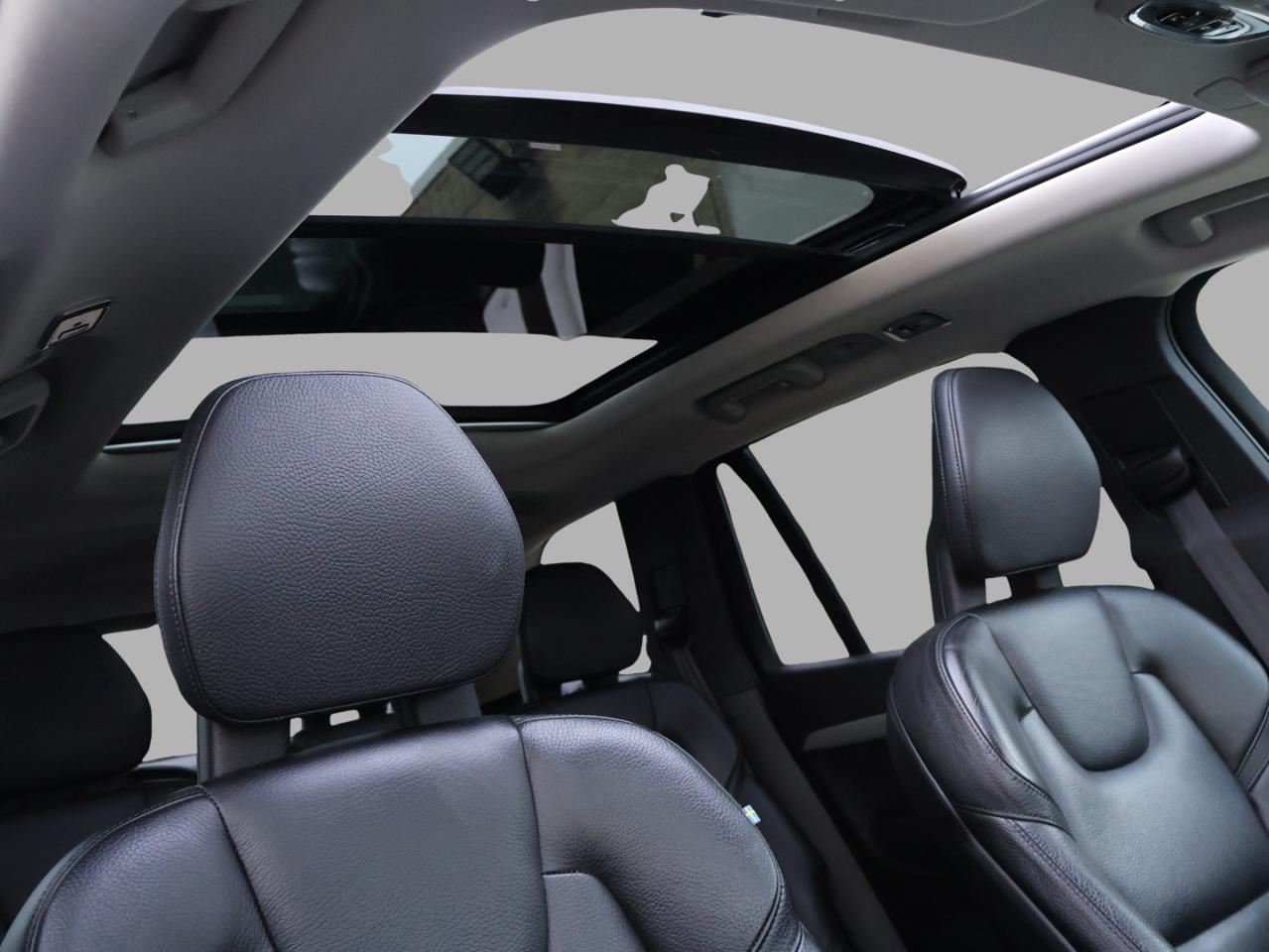 2020 Volvo XC90 T6 MOMENTOUM AWD CERTIFIED *7 SEATS*2nd WINTER* CAMERA NAV BLUETOOTH LEATHER HEATED SEATS PANO ROOF CRUISE ALLOYS Photo