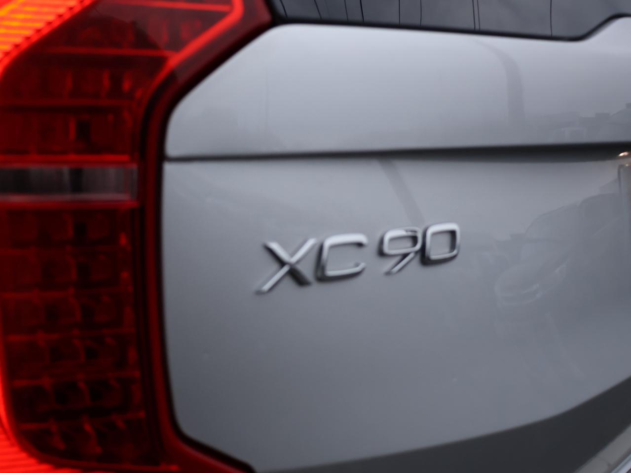 2020 Volvo XC90 T6 MOMENTOUM AWD CERTIFIED *7 SEATS*2nd WINTER* CAMERA NAV BLUETOOTH LEATHER HEATED SEATS PANO ROOF CRUISE ALLOYS Photo