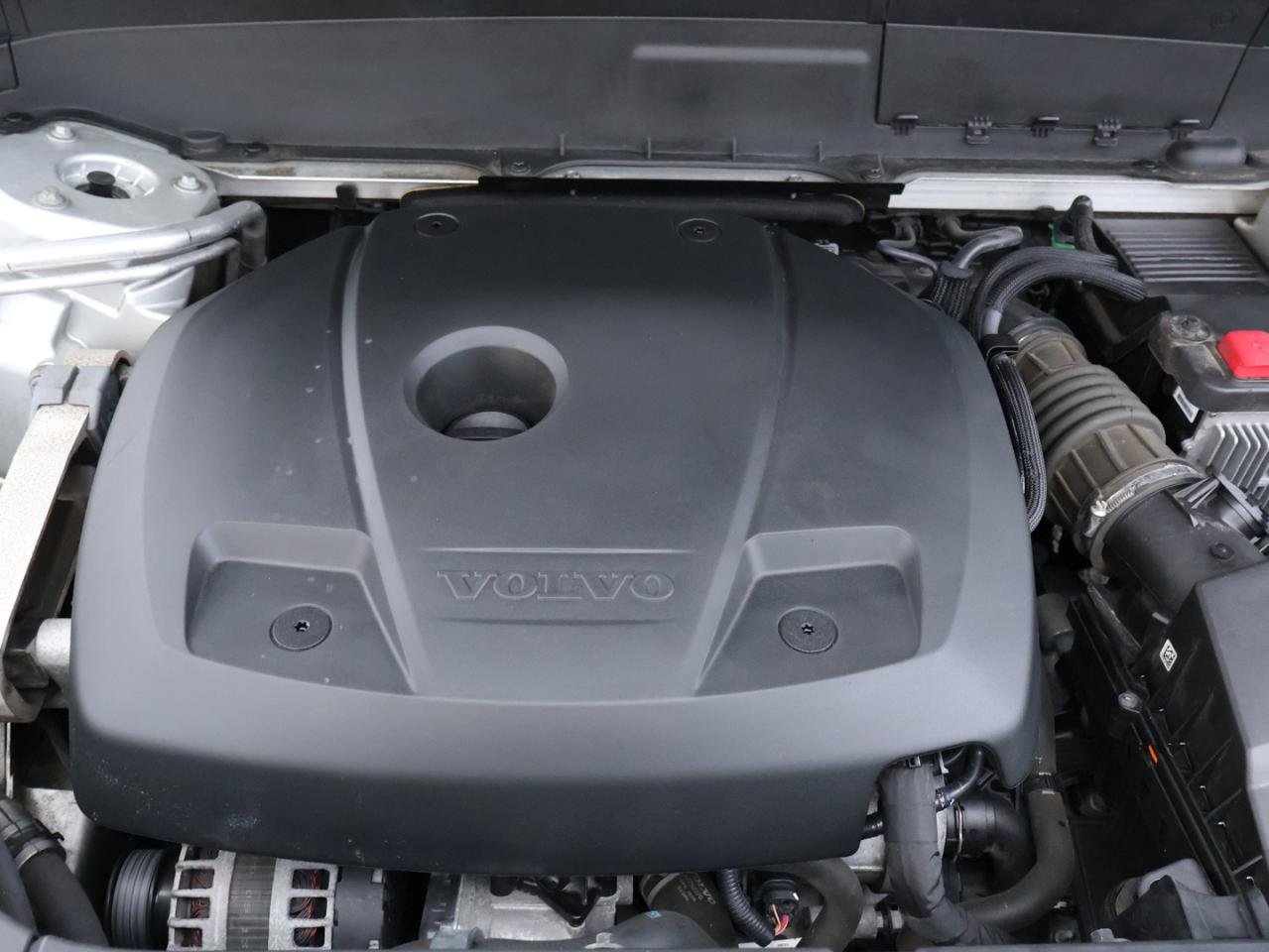 2020 Volvo XC90 T6 MOMENTOUM AWD CERTIFIED *7 SEATS*2nd WINTER* CAMERA NAV BLUETOOTH LEATHER HEATED SEATS PANO ROOF CRUISE ALLOYS Photo