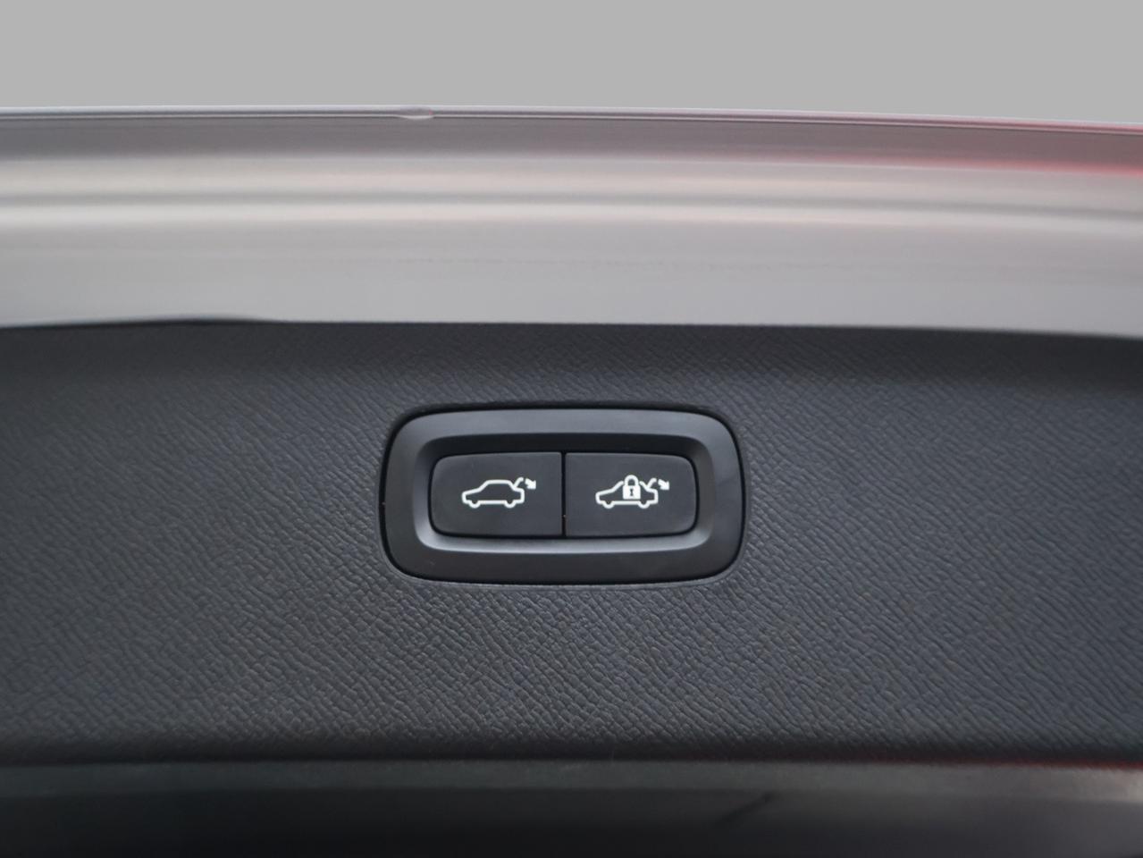 2020 Volvo XC90 T6 MOMENTOUM AWD CERTIFIED *7 SEATS*2nd WINTER* CAMERA NAV BLUETOOTH LEATHER HEATED SEATS PANO ROOF CRUISE ALLOYS Photo