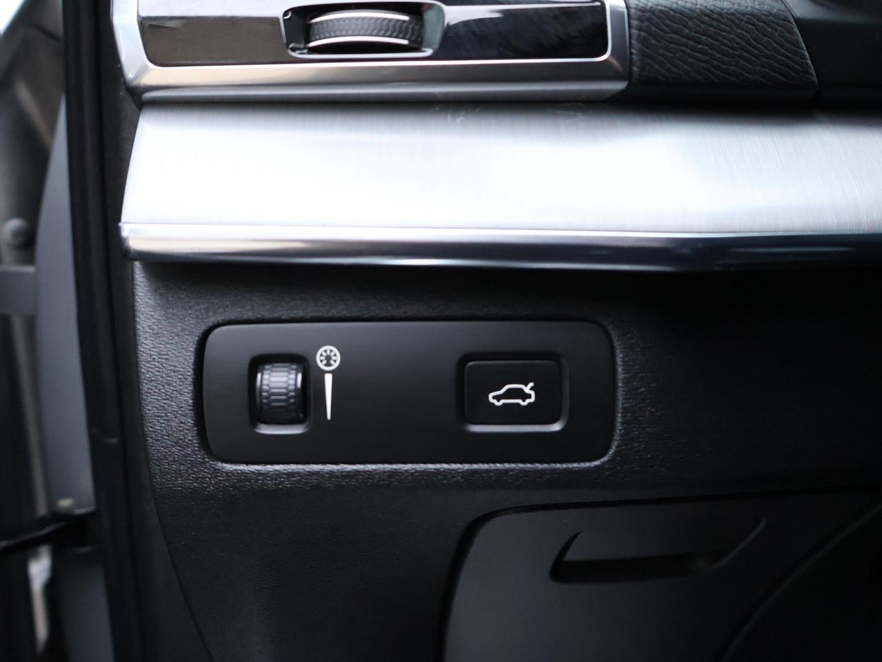 2020 Volvo XC90 T6 MOMENTOUM AWD CERTIFIED *7 SEATS*2nd WINTER* CAMERA NAV BLUETOOTH LEATHER HEATED SEATS PANO ROOF CRUISE ALLOYS Photo