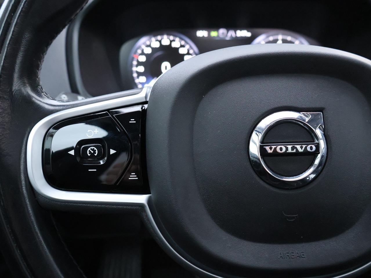 2020 Volvo XC90 T6 MOMENTOUM AWD CERTIFIED *7 SEATS*2nd WINTER* CAMERA NAV BLUETOOTH LEATHER HEATED SEATS PANO ROOF CRUISE ALLOYS Photo