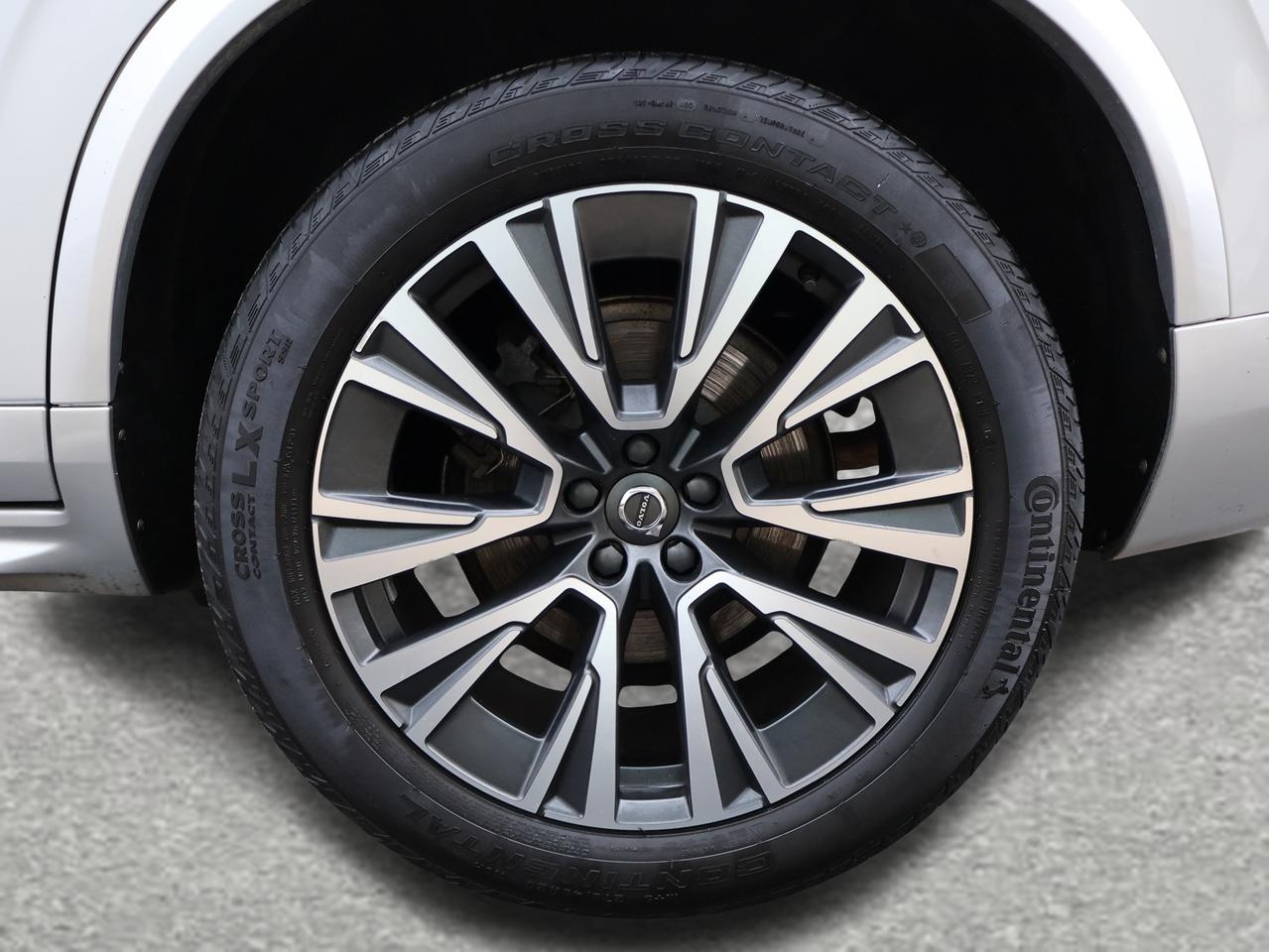 2020 Volvo XC90 T6 MOMENTOUM AWD CERTIFIED *7 SEATS*2nd WINTER* CAMERA NAV BLUETOOTH LEATHER HEATED SEATS PANO ROOF CRUISE ALLOYS Photo