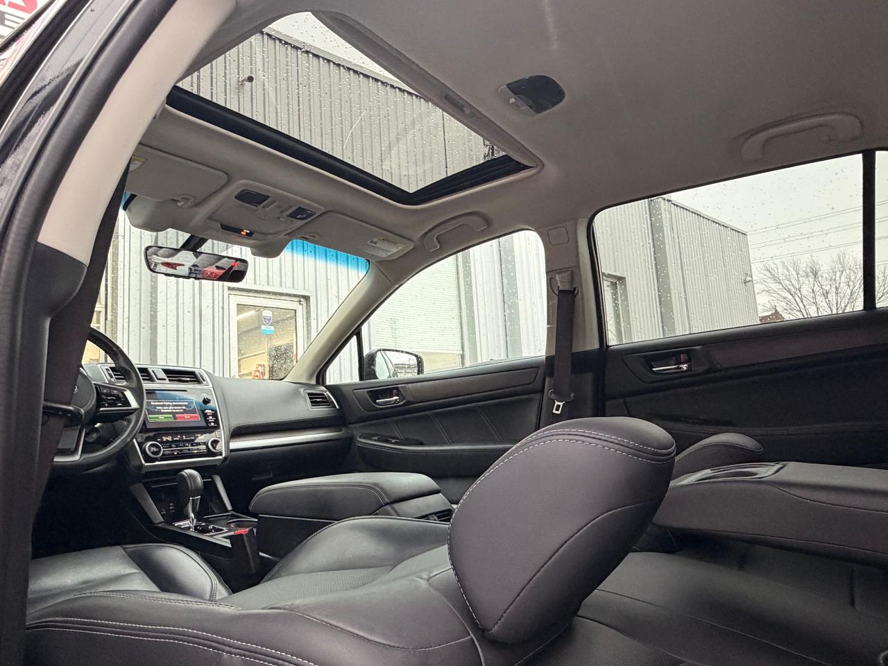 2018 Subaru Outback 3.6R Limited w/EyeSight+Roof+CLEAN CARFAX Photo3