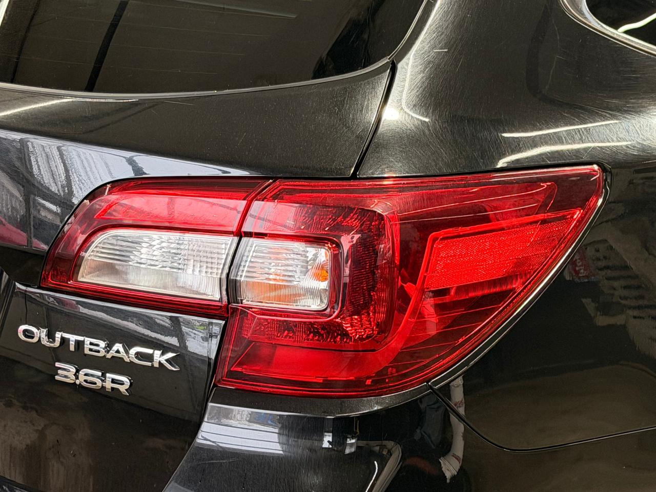 2018 Subaru Outback 3.6R Limited w/EyeSight+Roof+CLEAN CARFAX Photo128