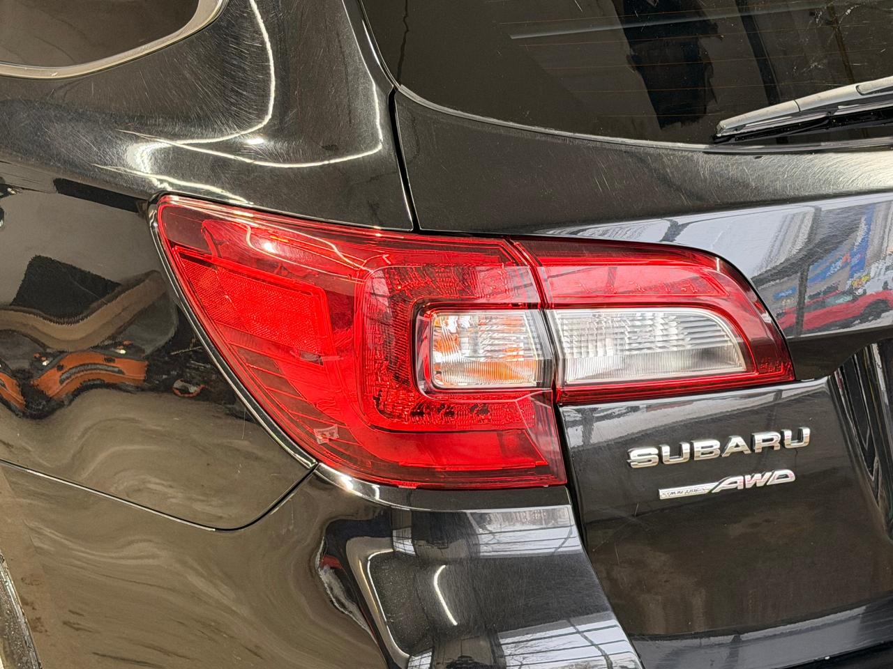 2018 Subaru Outback 3.6R Limited w/EyeSight+Roof+CLEAN CARFAX Photo