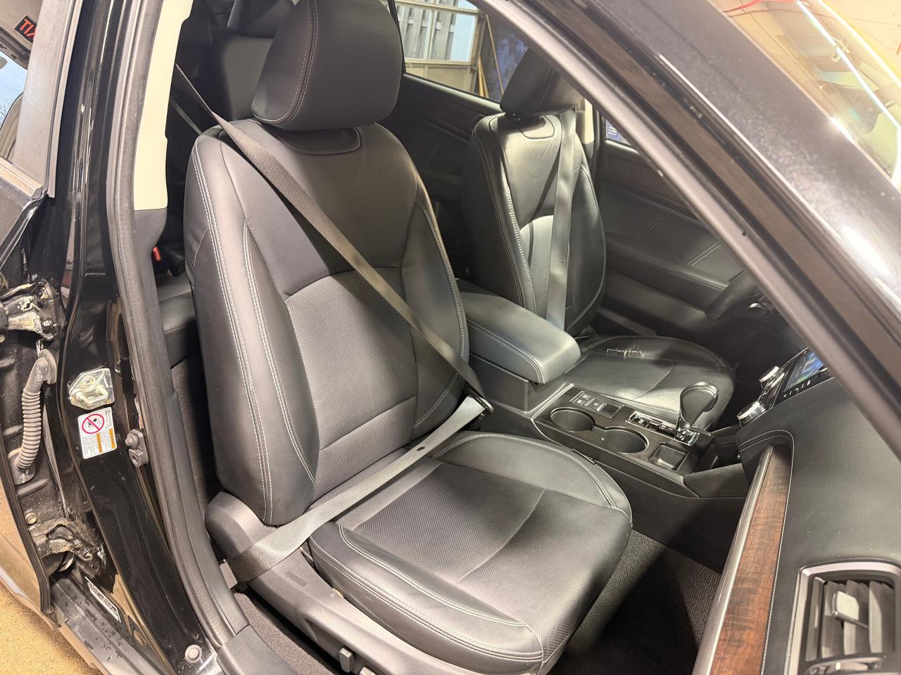 2018 Subaru Outback 3.6R Limited w/EyeSight+Roof+CLEAN CARFAX Photo