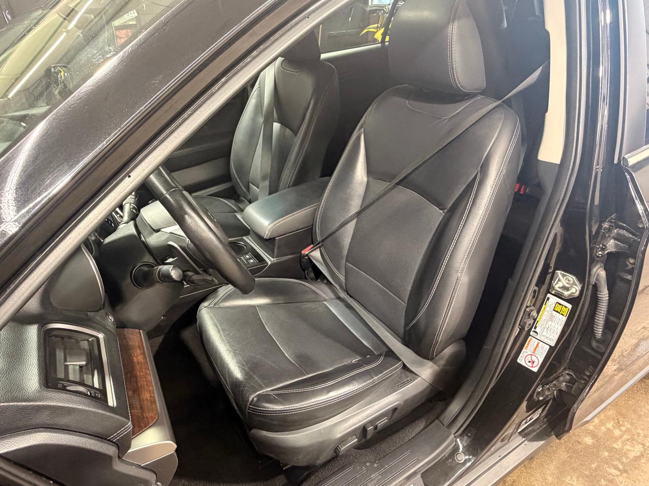 2018 Subaru Outback 3.6R Limited w/EyeSight+Roof+CLEAN CARFAX Photo