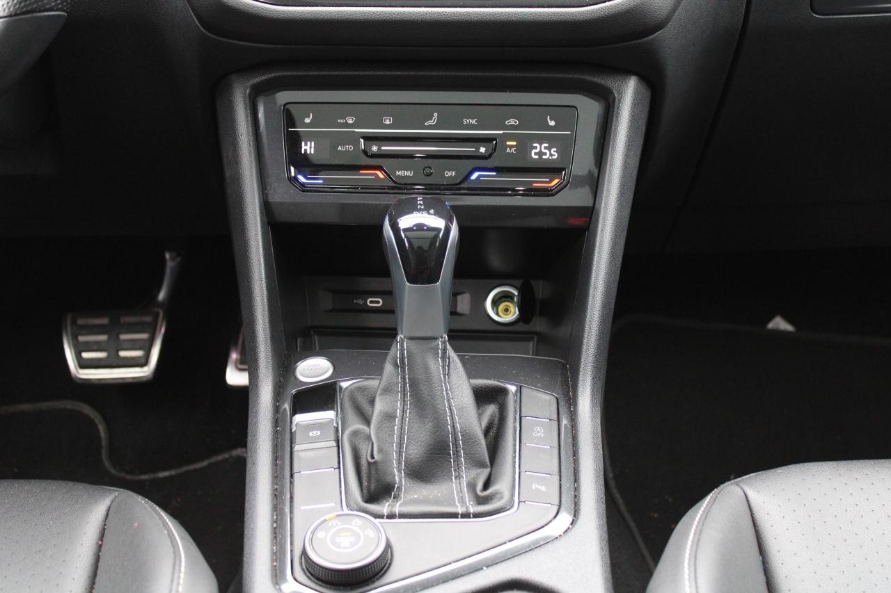 2023 Volkswagen Tiguan Comfortline R-Line Black Edition Photo