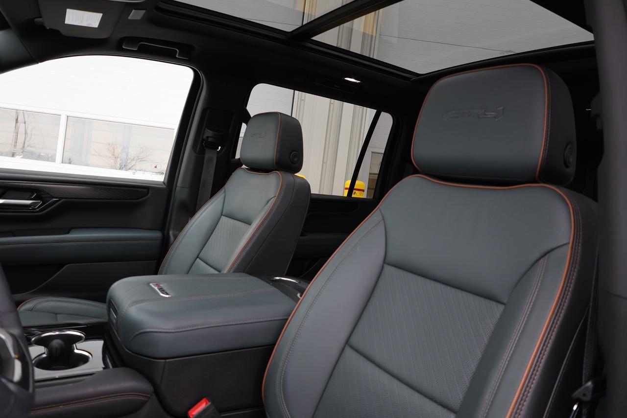 2025 GMC Yukon XL AT4 6.2L V8 - PANOROOF|CAMERA|BLINDSPOT|BOSE Photo