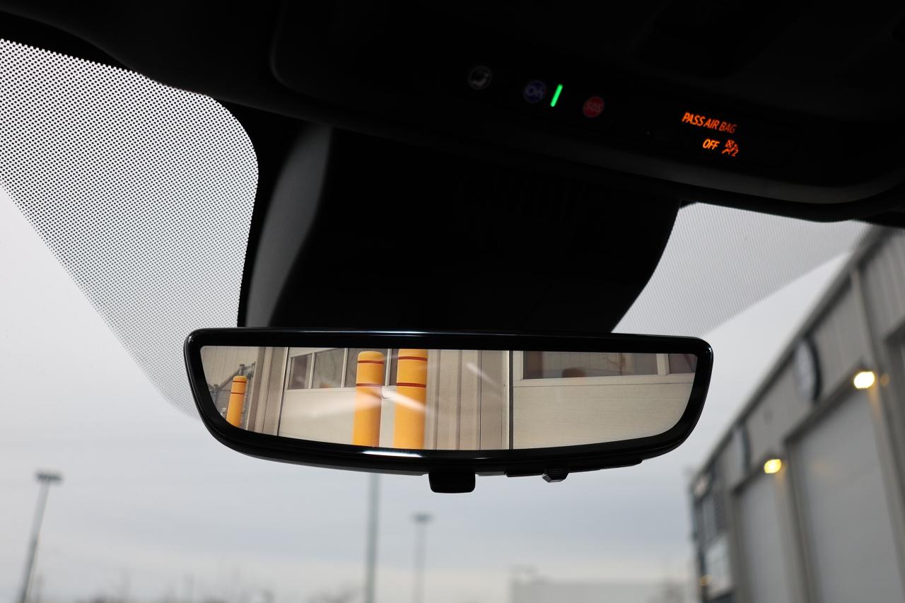 2025 GMC Yukon XL AT4 6.2L V8 - PANOROOF|CAMERA|BLINDSPOT|BOSE Photo