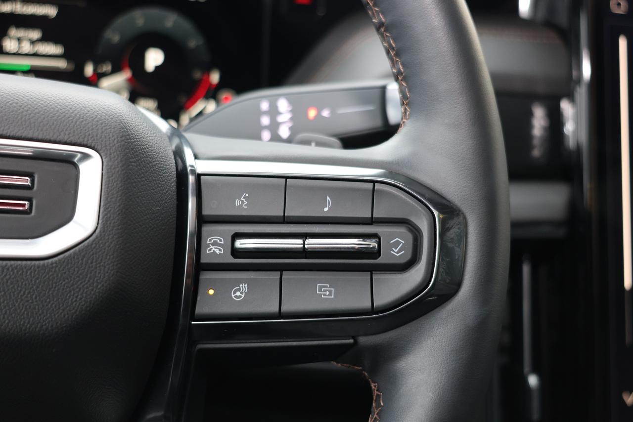 2025 GMC Yukon XL AT4 6.2L V8 - PANOROOF|CAMERA|BLINDSPOT|BOSE Photo