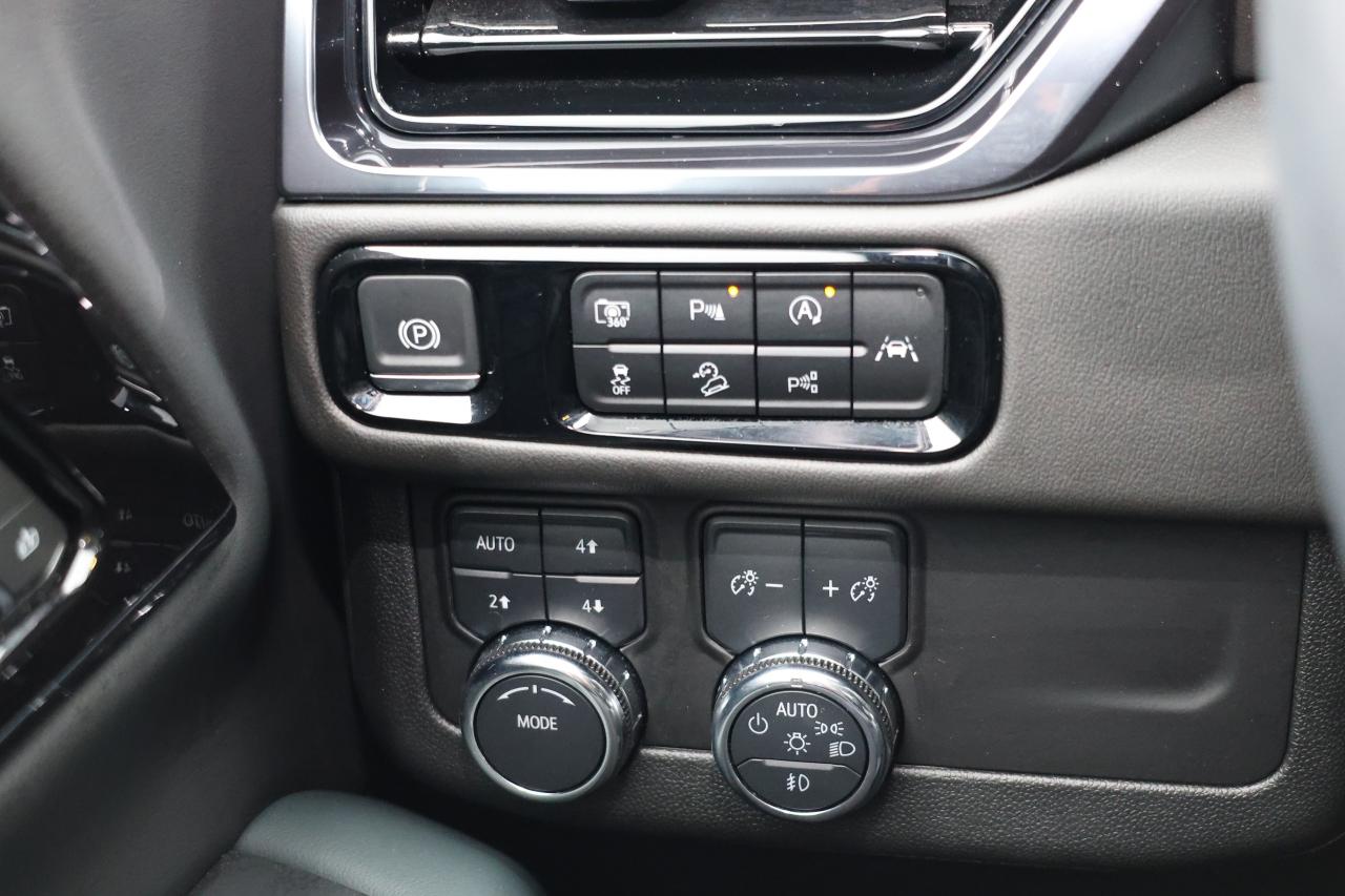 2025 GMC Yukon XL AT4 6.2L V8 - PANOROOF|CAMERA|BLINDSPOT|BOSE Photo