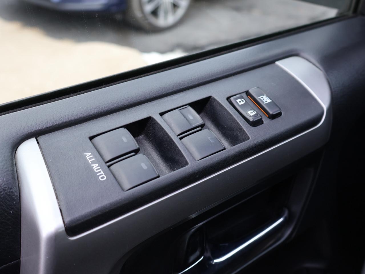 2017 Toyota 4Runner PREMIUM PKG 4WD CERTIFIED *ACCIDENT FREE*2nd WINTER* CAMERA NAV BLUETOOTH LEATHER HEATED SEATS CRUISE ALLOYS Photo