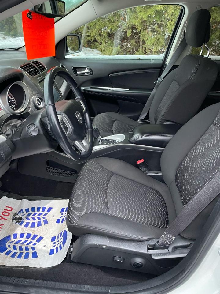 2016 Dodge Journey SXT Photo2